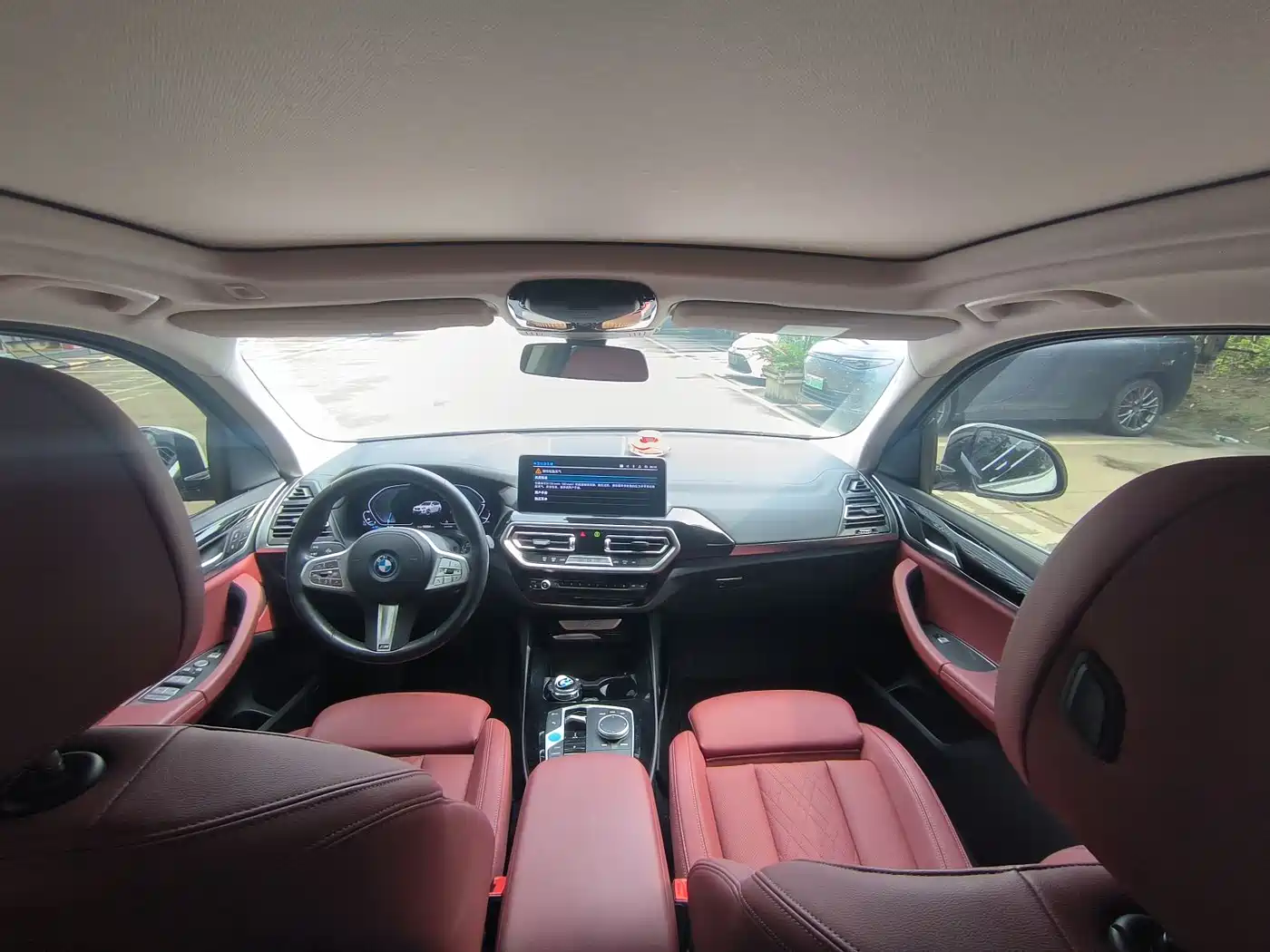 BMW iX3 2024 Leading Edition фото 4