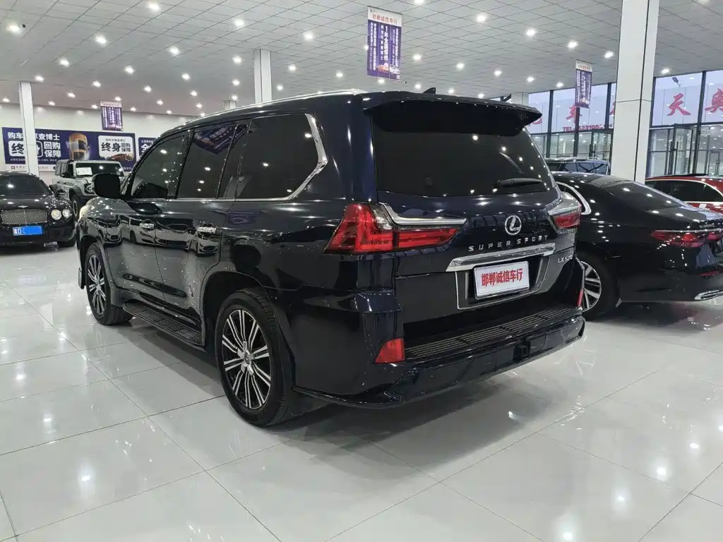 Photo 6 - Lexus LX