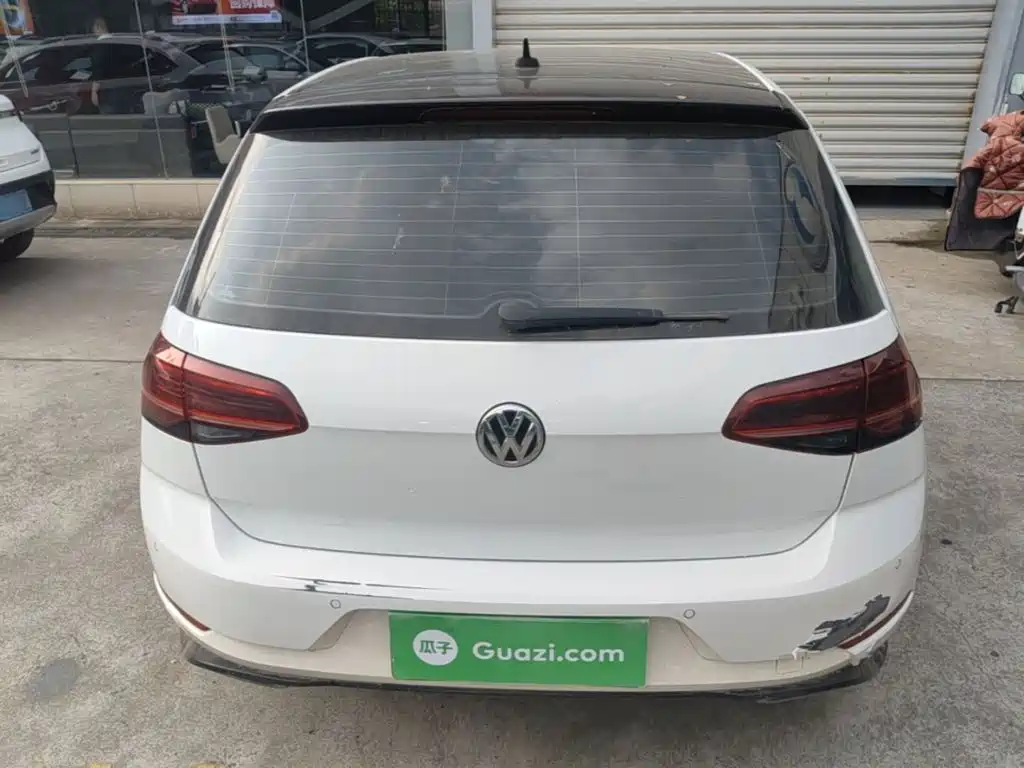 Photo 6 - Volkswagen Golf