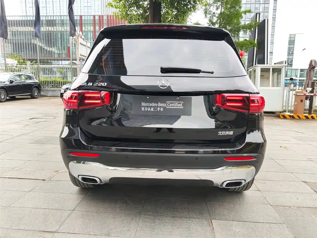 MERCEDES-BENZ GLB