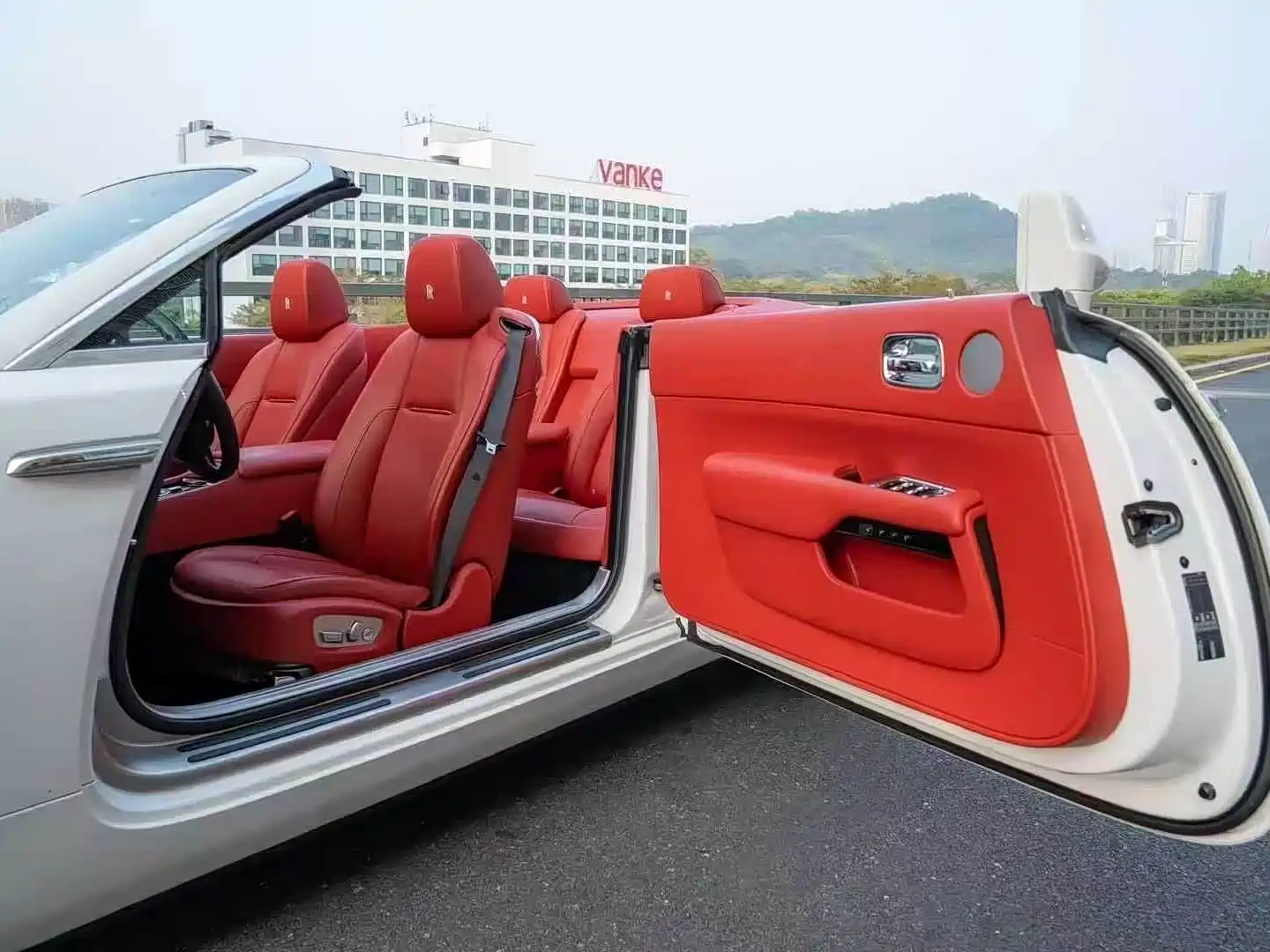 Фото 7 - Rolls-Royce Dawn