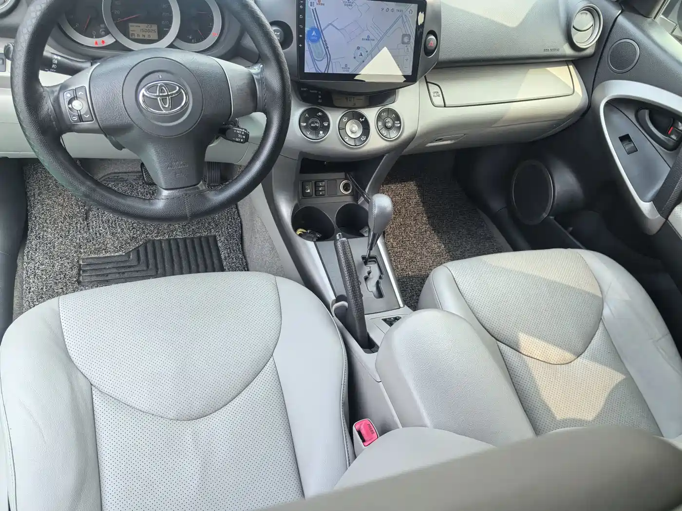 Toyota RAV4 (Import) 2006 2.4 Luxury фото 10