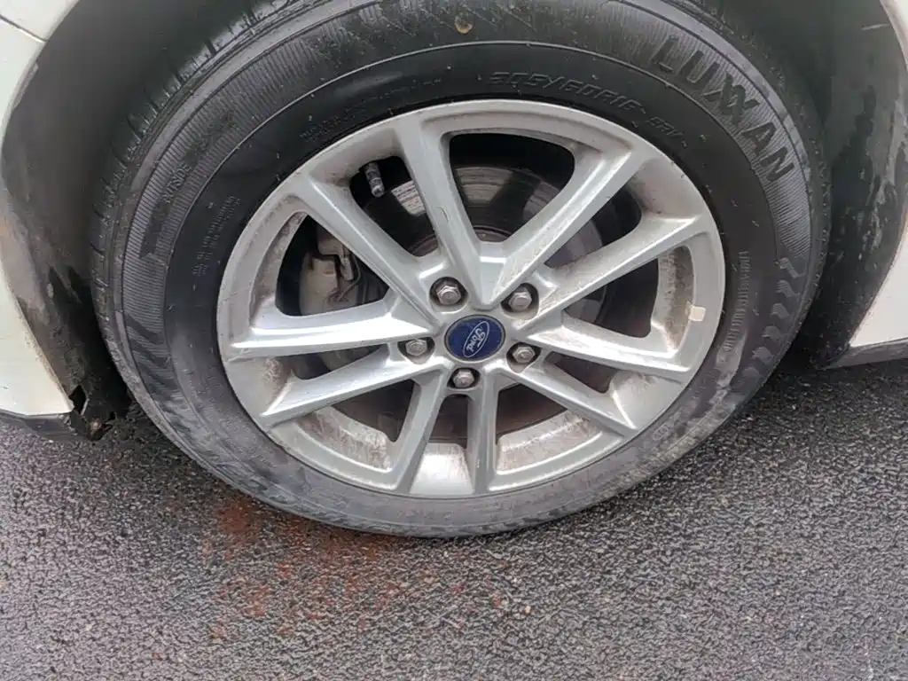 Фото 23 - Ford Focus