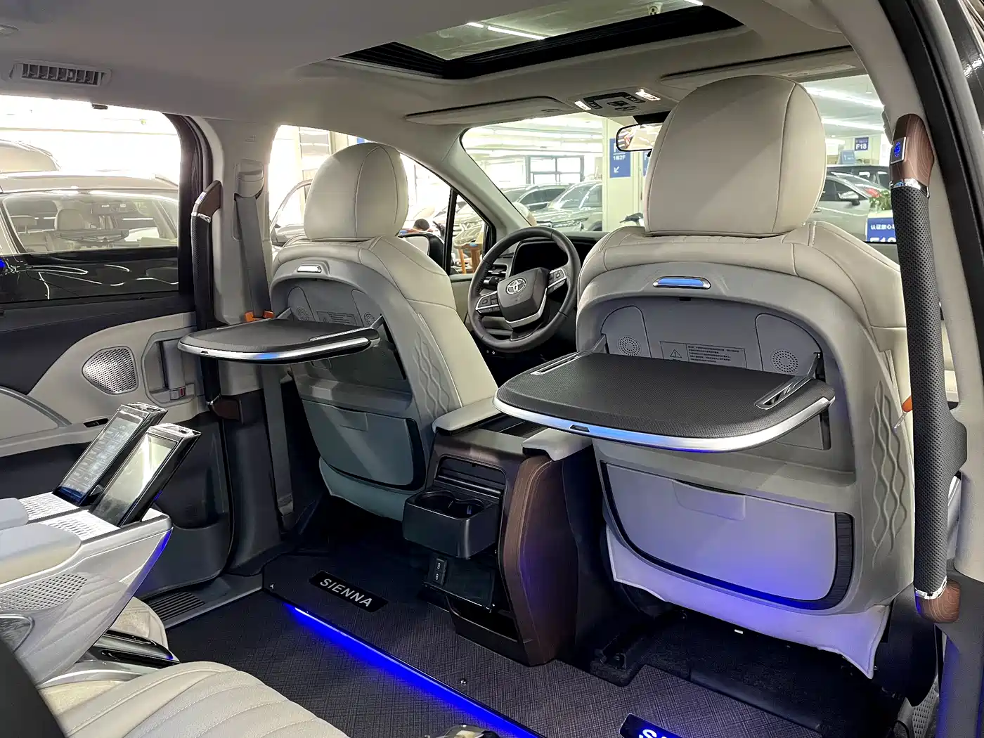 TOYOTA SIENNA