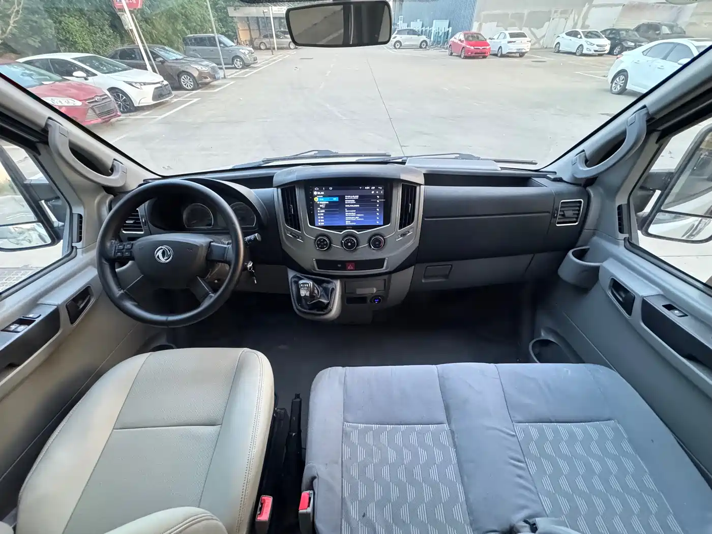 Dongfeng Yufeng Yufeng 2020 2020 2.3T Economy Logistics Vehicle Short Wheelbase Medium Roof 5-9 Seats WP2.3