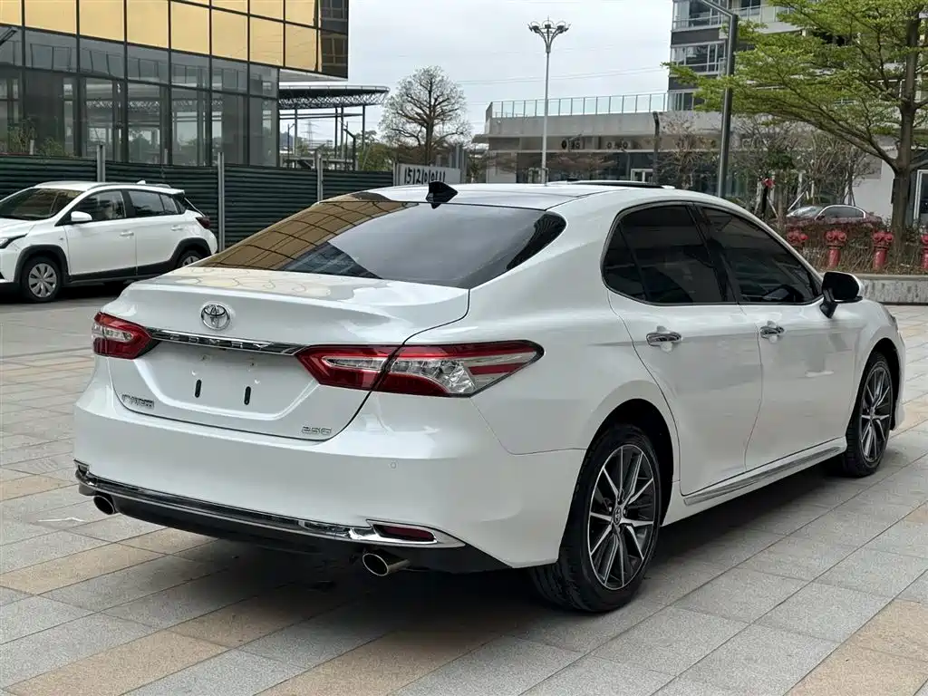 TOYOTA CAMRY