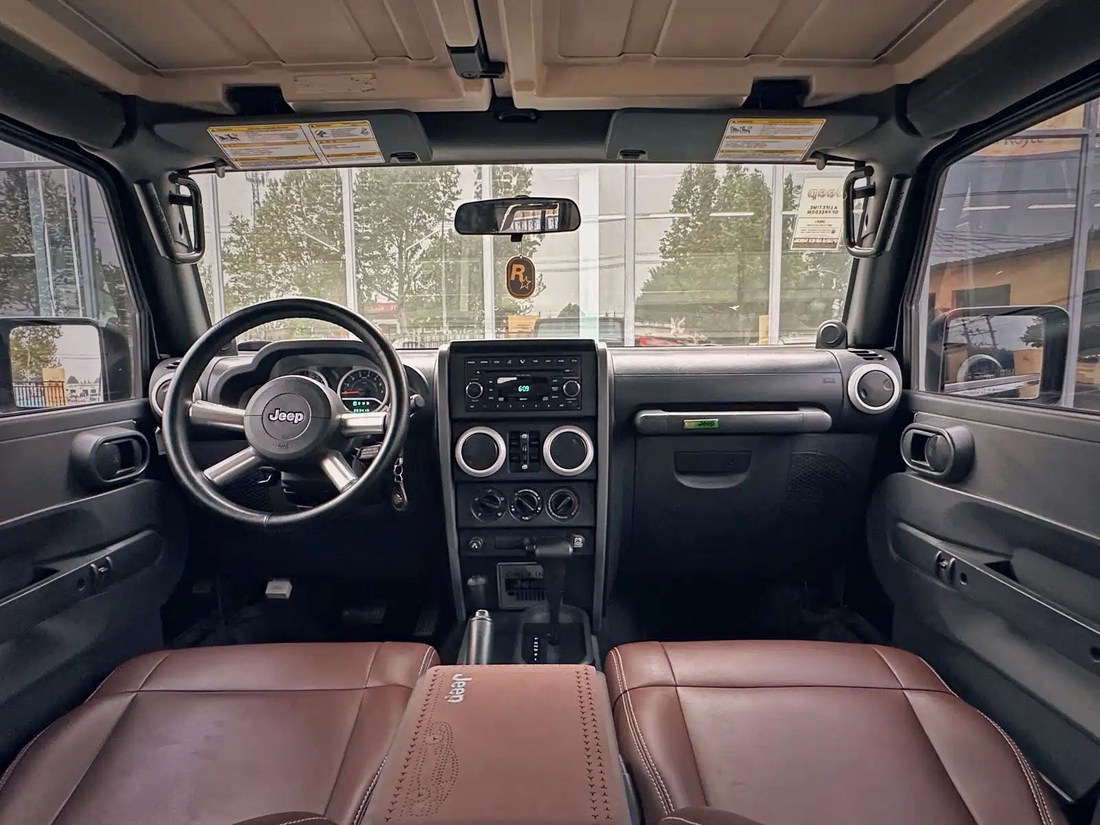 Фото 18 - Jeep Wrangler