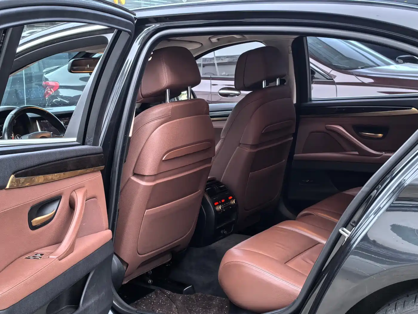 BMW 5 Series 2015 535Li Leading фото 9