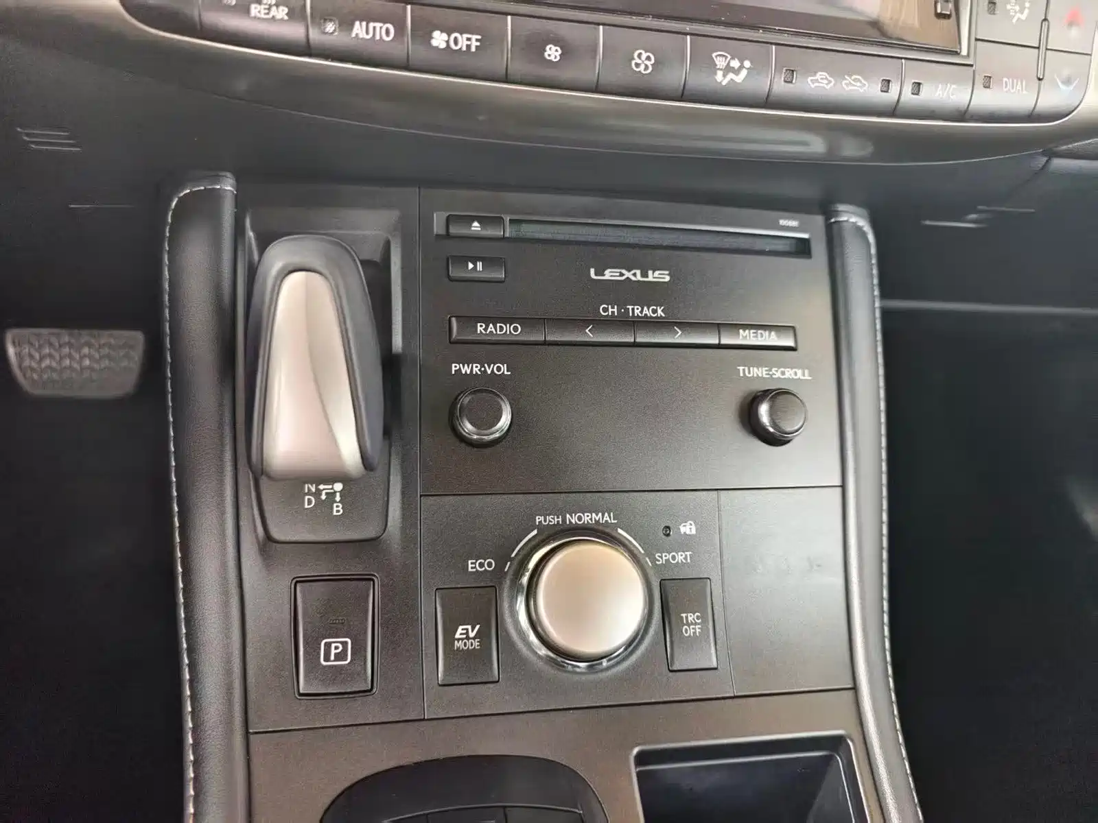 Фото 4 - Lexus CT
