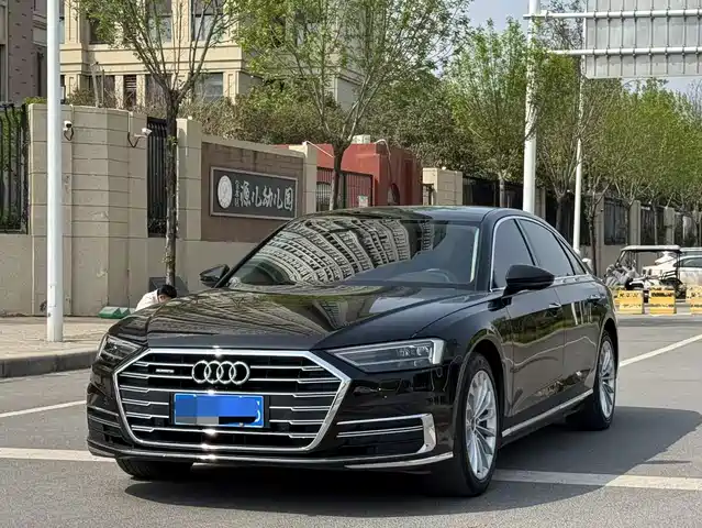 AUDI A8