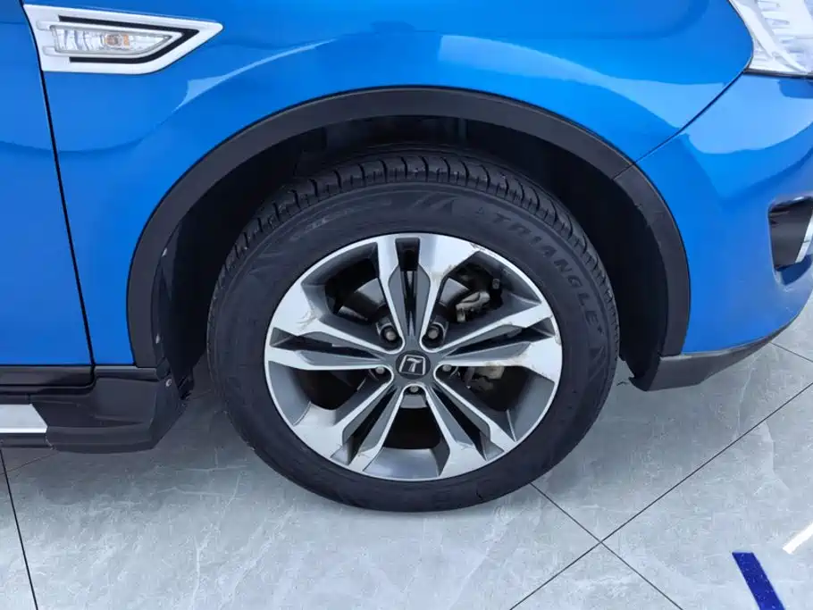 Фото 6 - Luxgen U6 SUV