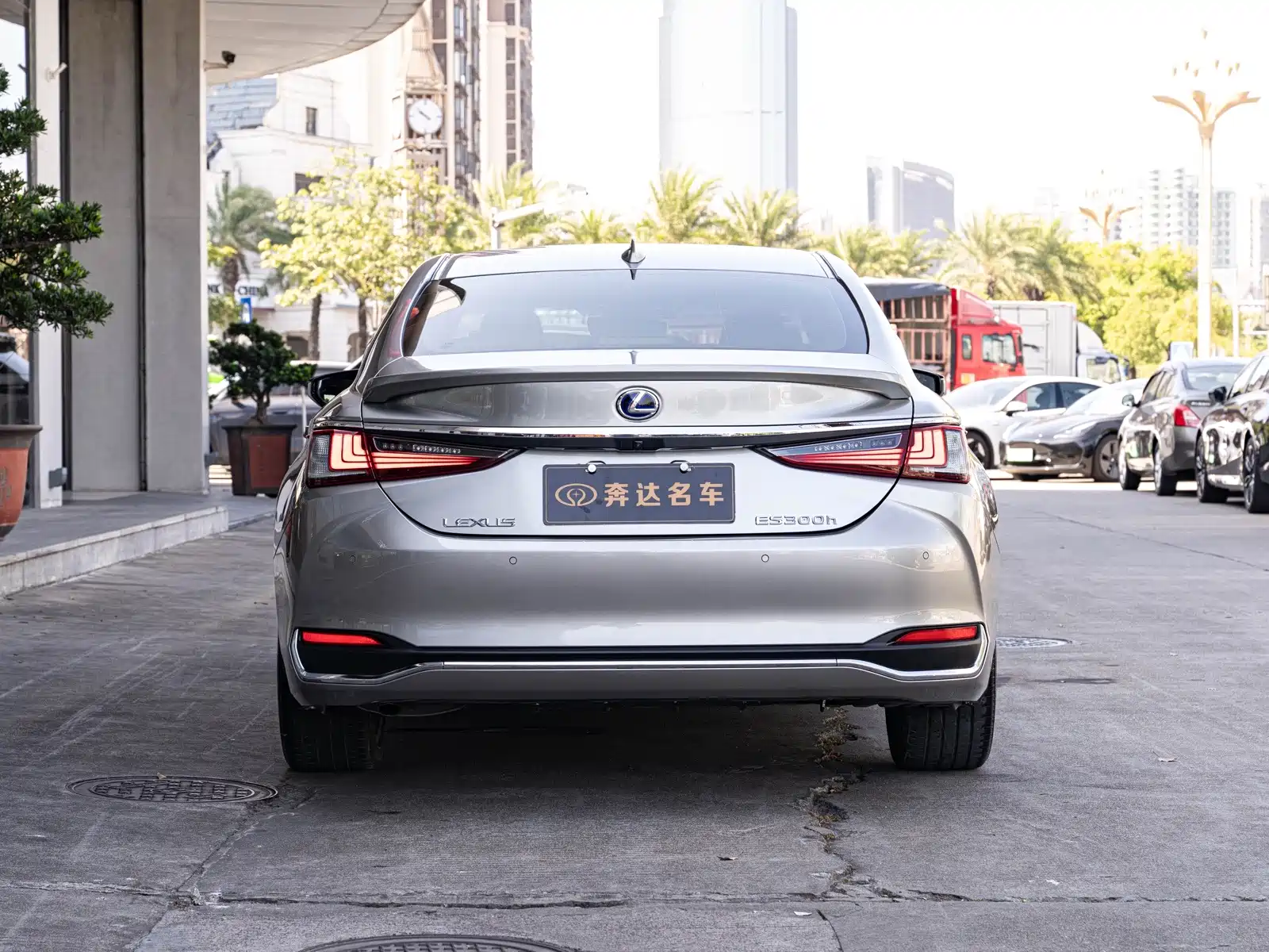 Photo 5 - Lexus ES
