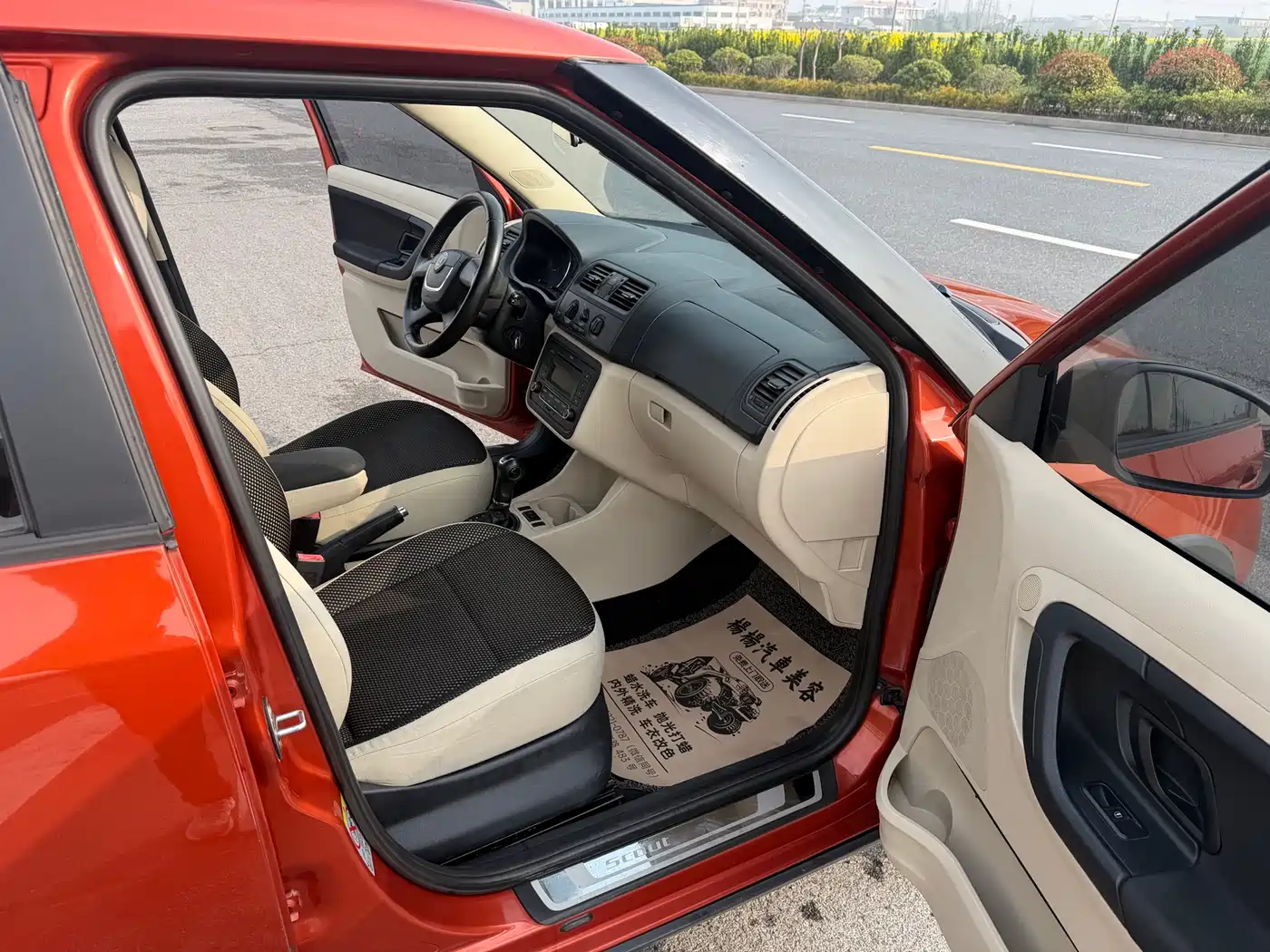 Škoda Fabia 2014 1.6L Automatic Sport Edition фото 9