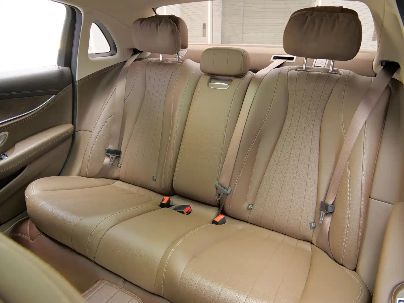 Mercedes-Benz E-Class New Energy 2023 E 350 e L Plug-in Hybrid Sedan фото 10