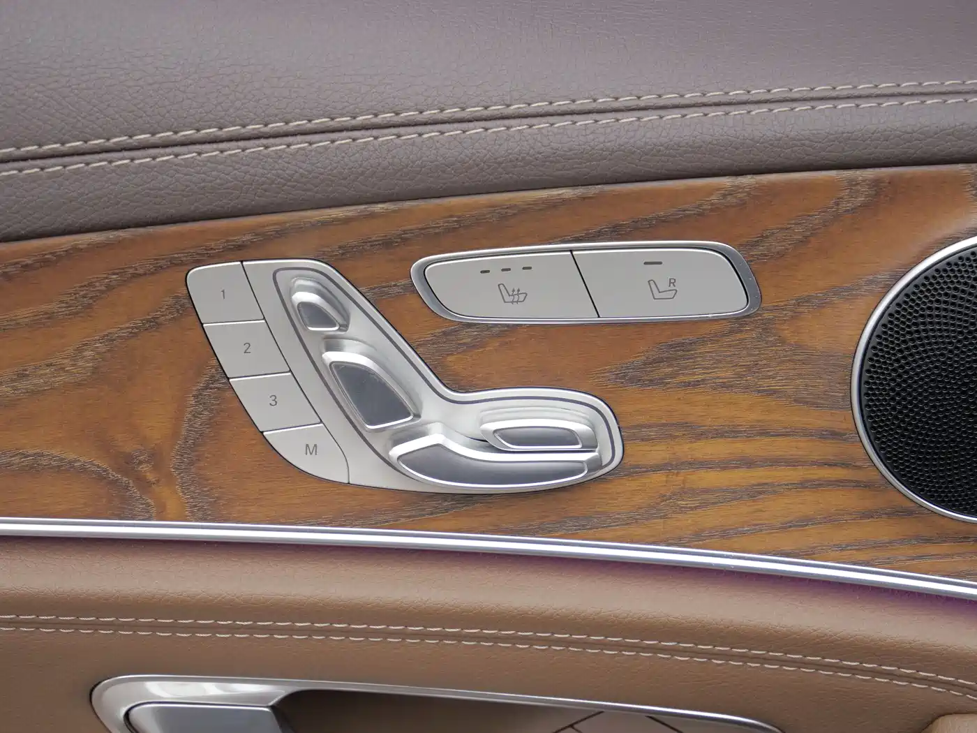Mercedes-Benz E-Class New Energy 2023 E 350 e L Plug-in Hybrid Sedan фото 13