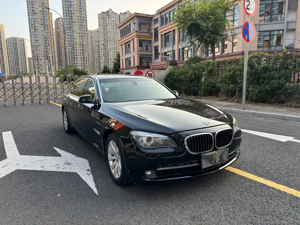Фото 8 - BMW 7 Series