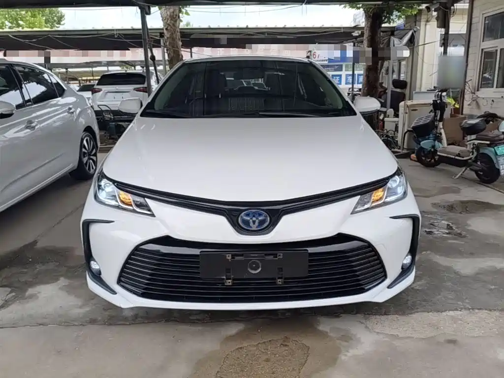 Toyota Corolla 2021 Hybrid 1.8L E-CVT Elite Edition фото 3