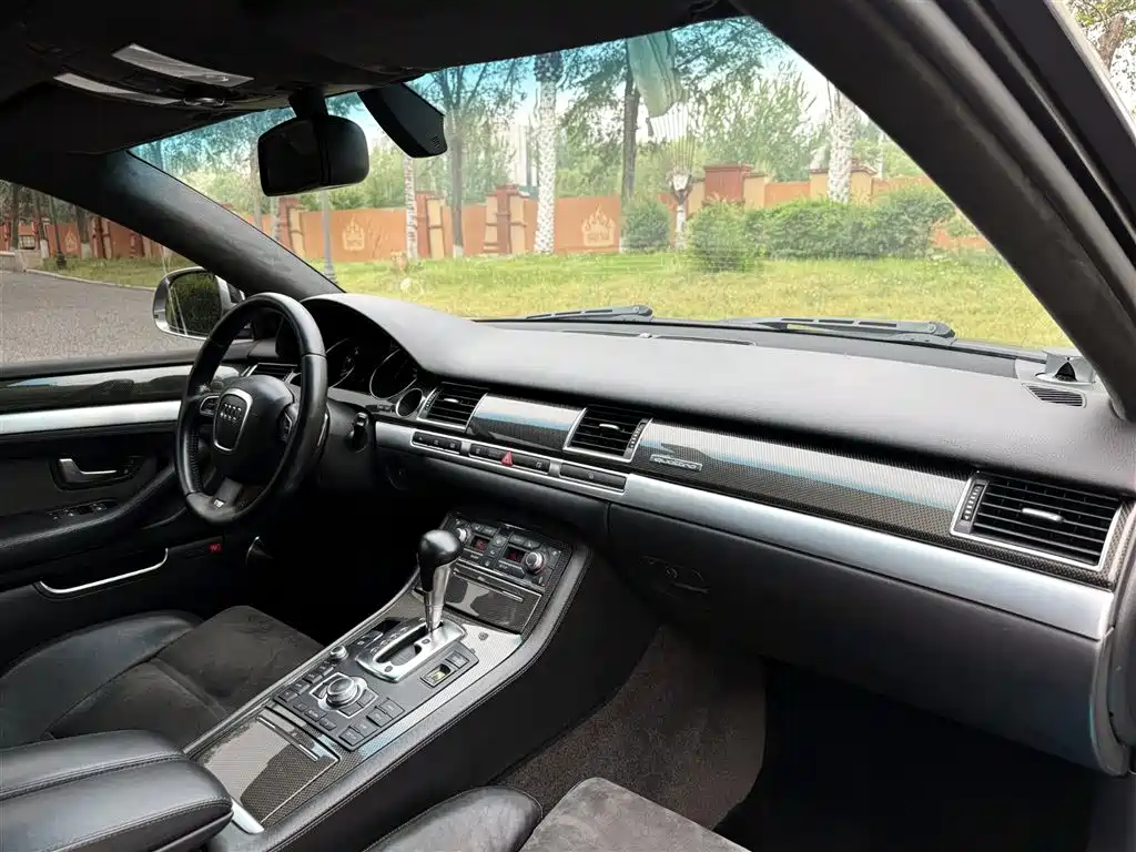 Audi S8 2009 Audi S8 5.2 FSI quattro фото 18