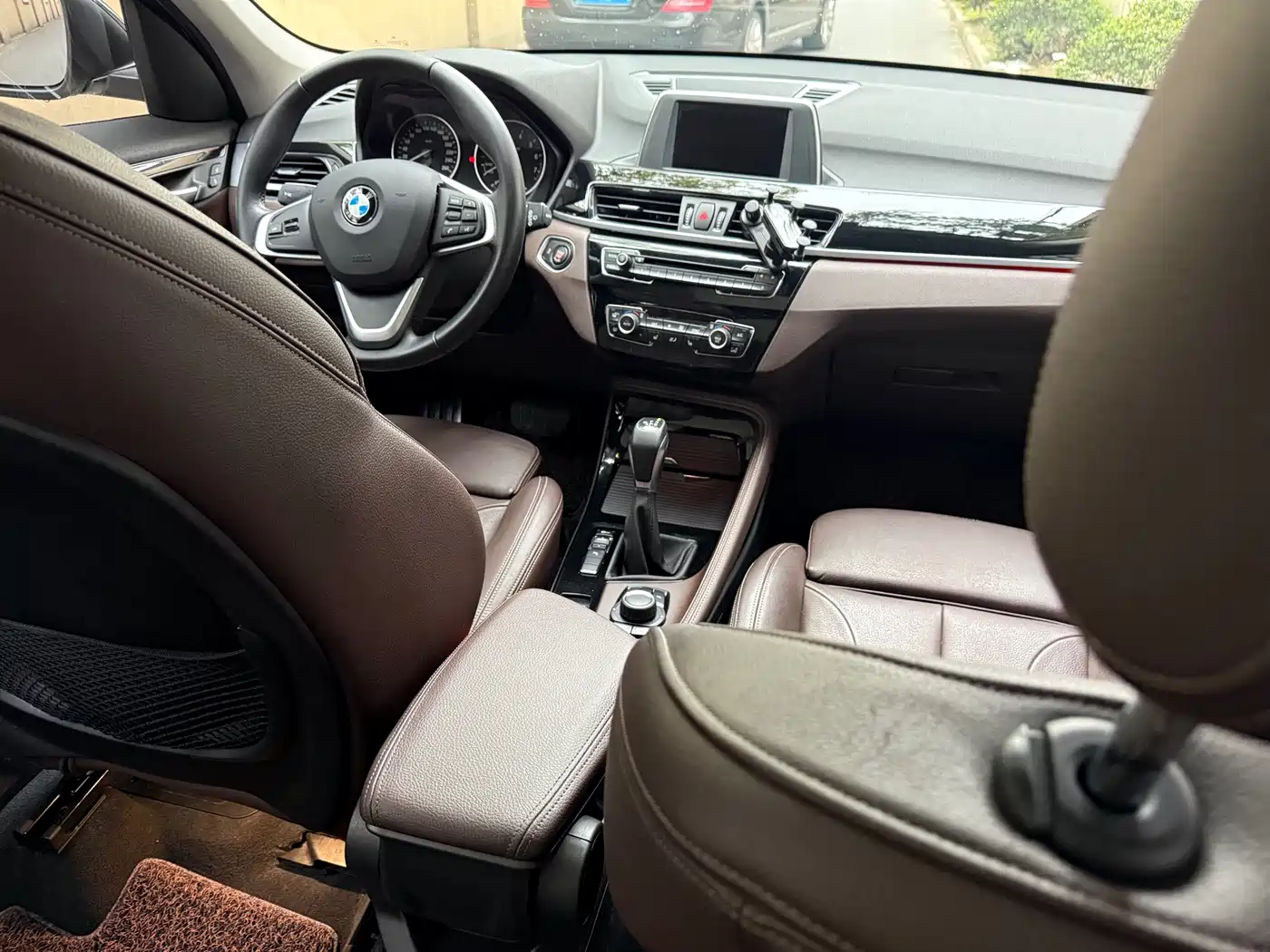 BMW X1 2018 sDrive18Li Premium Model фото 3