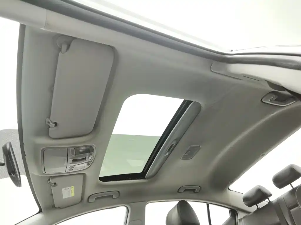 Photo 14 - Hyundai Elantra