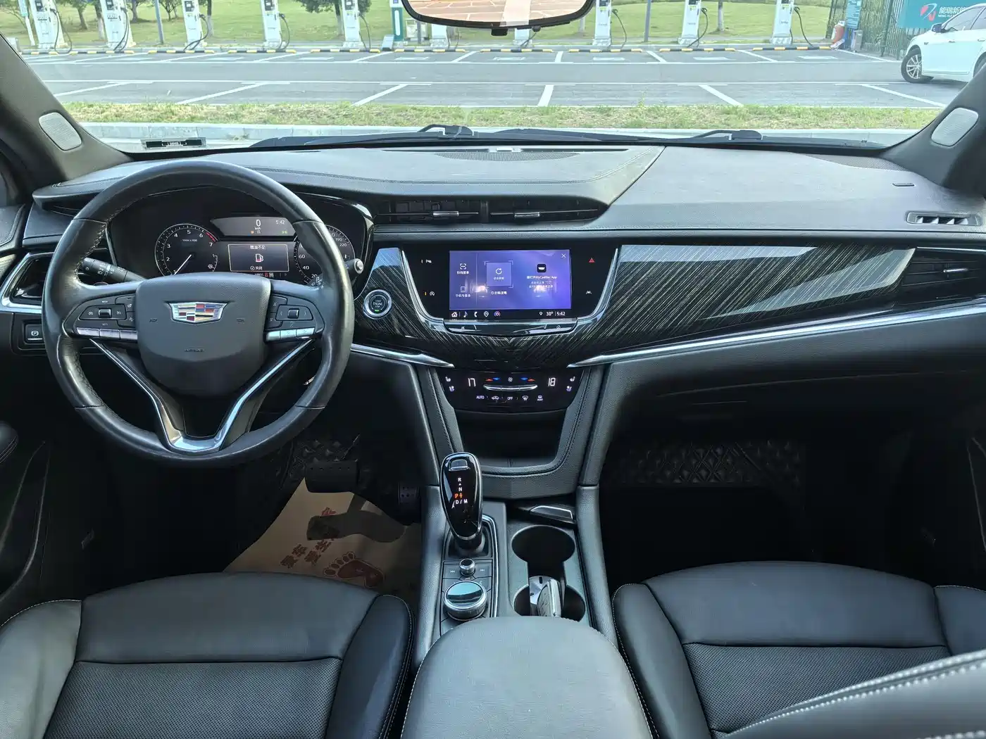 Cadillac XT6 2022 2.0T 6-Seater 4WD Luxury Edition фото 5