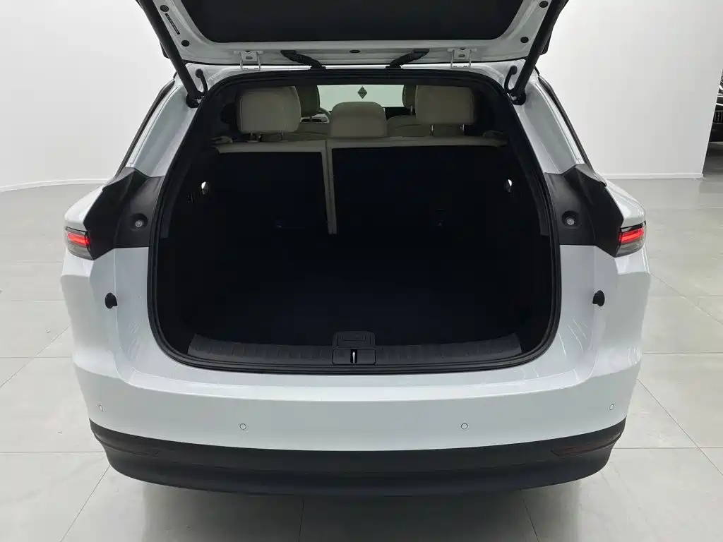 Li Auto i6 2025 2025 4WD Base Model
