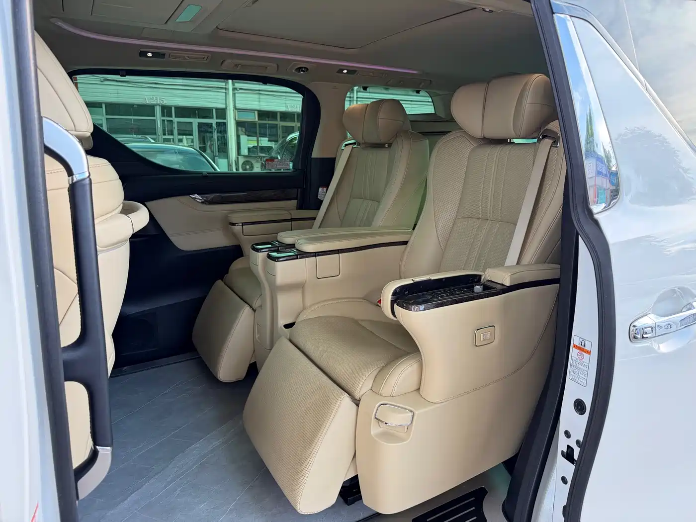 Toyota Vellfire 2022 2021 Crown Hybrid 2.5L HV Premium Edition