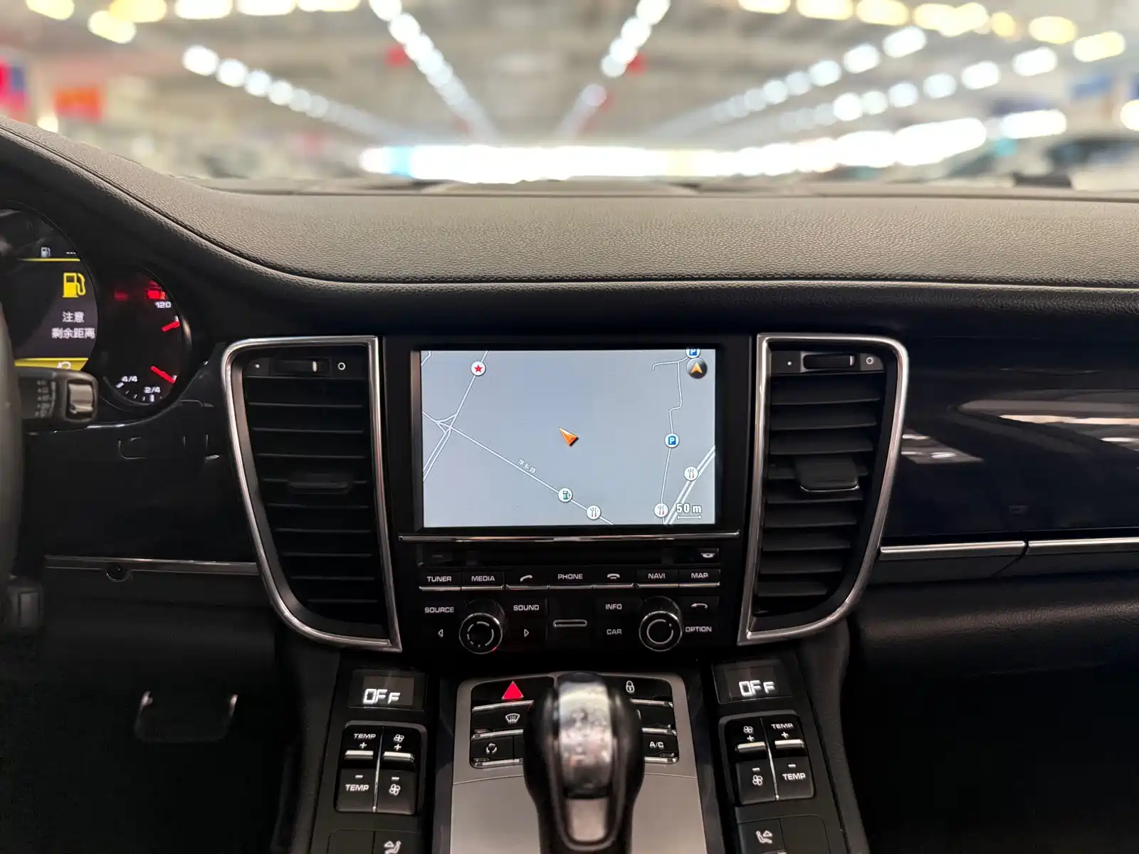 Photo 10 - Porsche Panamera