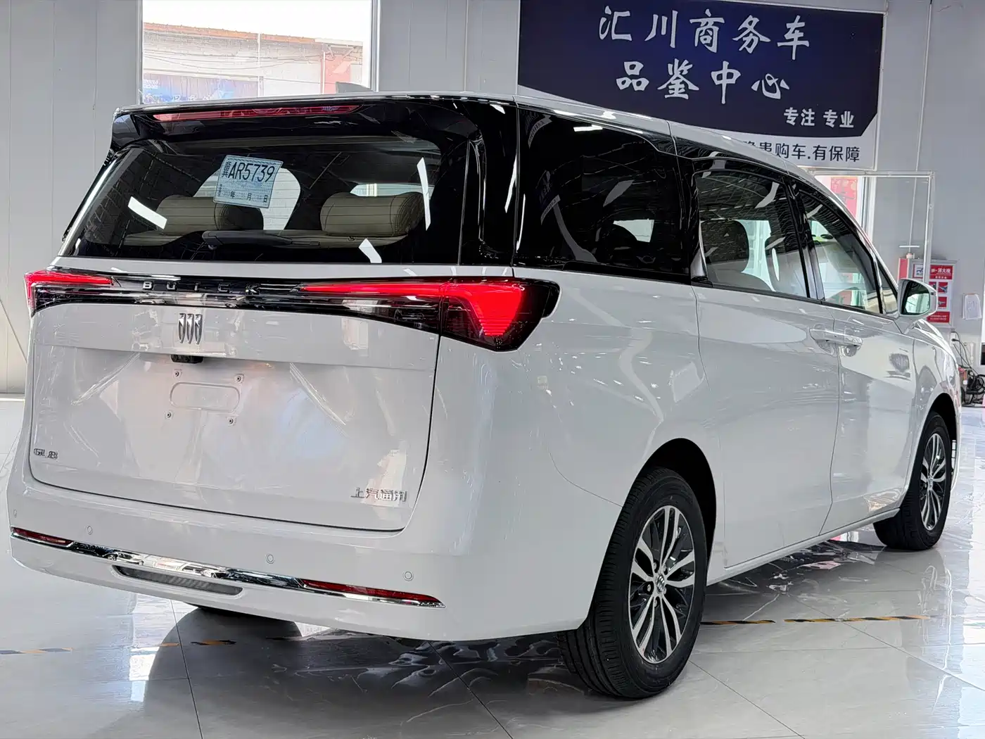 Buick GL8 2025 Land Business Class Comfort DG Edition фото 11