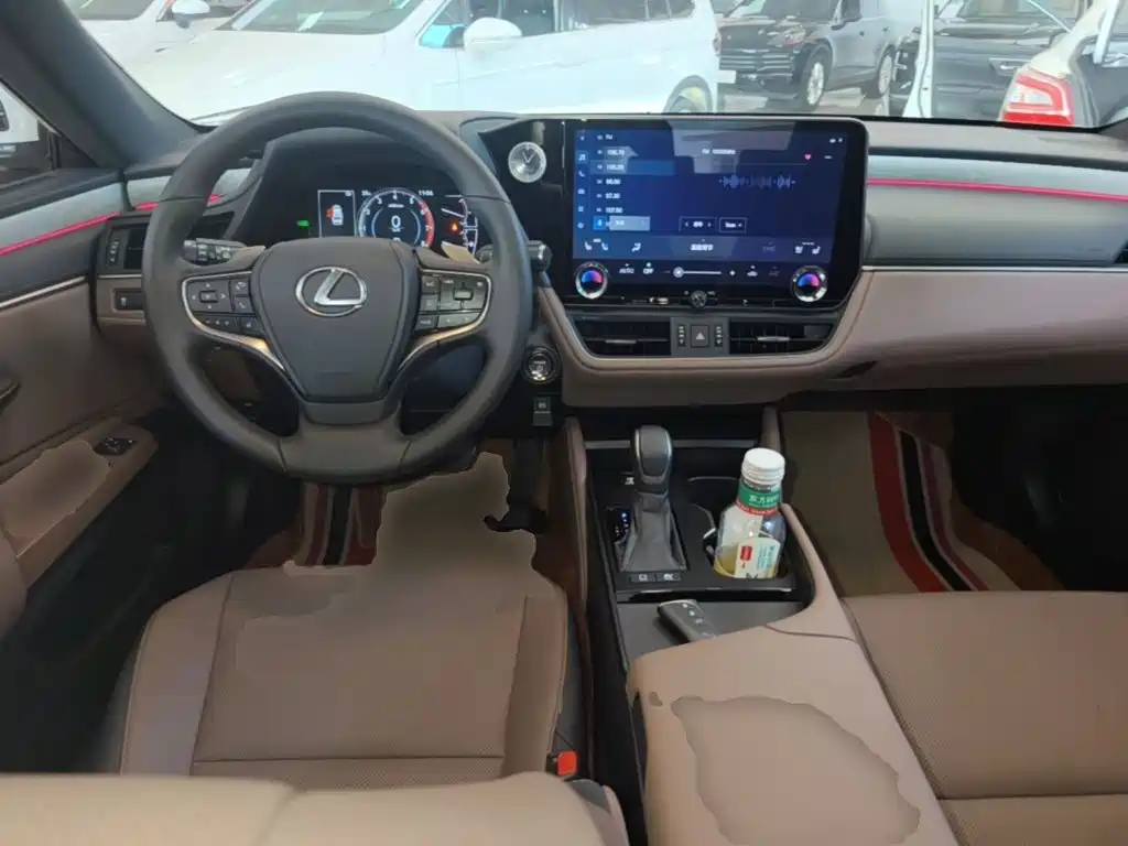 Lexus ES 2025 2025 300h Ultimate Edition