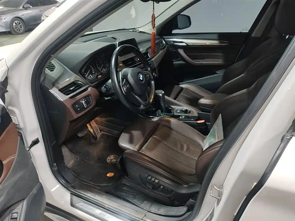 BMW X1 2016 sDrive18Li Luxury Model фото 15