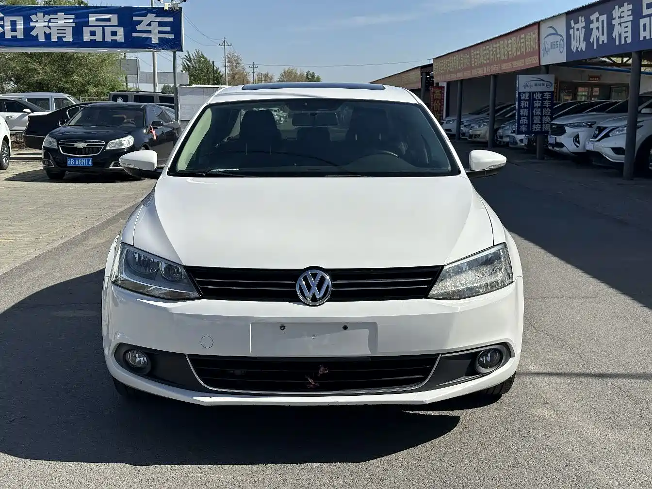 Volkswagen Sagitar 2014 Facelift 1.6L Automatic Comfort фото 2