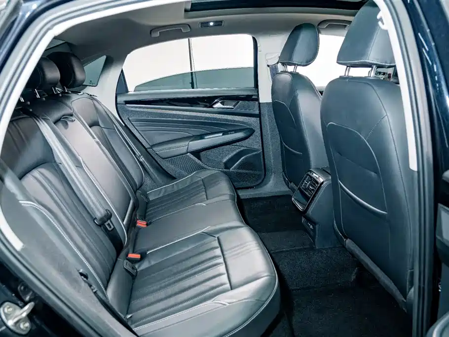 Volkswagen Passat 2022 330TSI Starlight Elite Edition фото 20