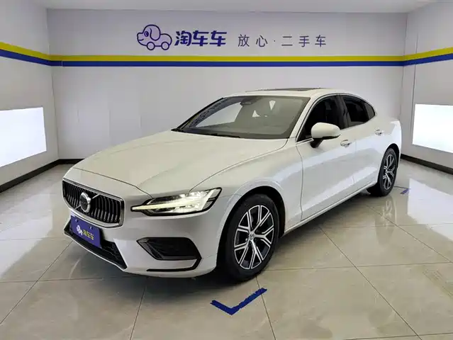 VOLVO S60 2025