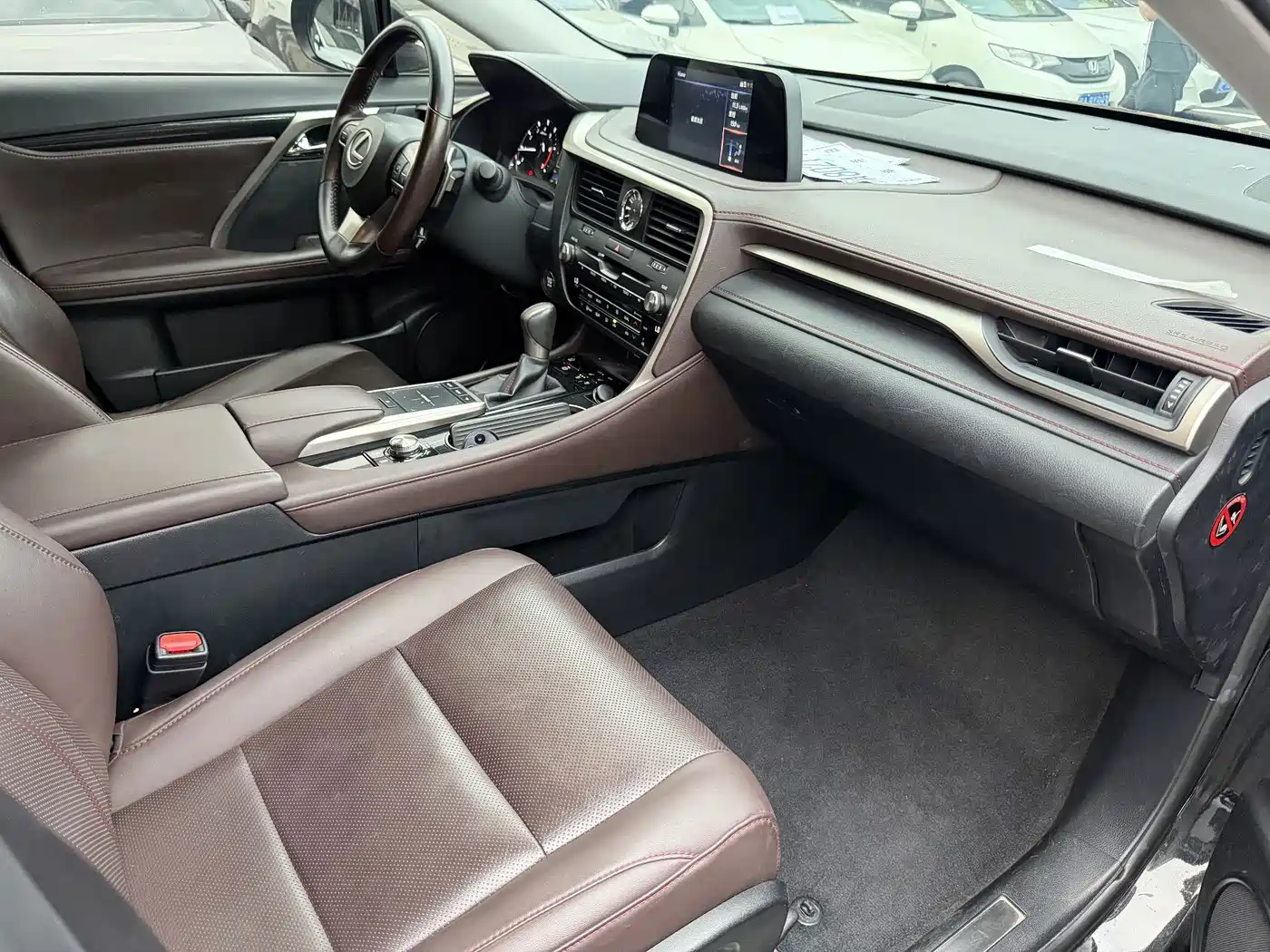 Фото 11 - Lexus RX