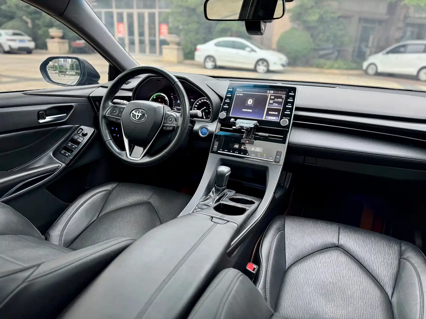 Toyota Avalon 2019 Hybrid 2.5L Luxury Edition China V фото 6