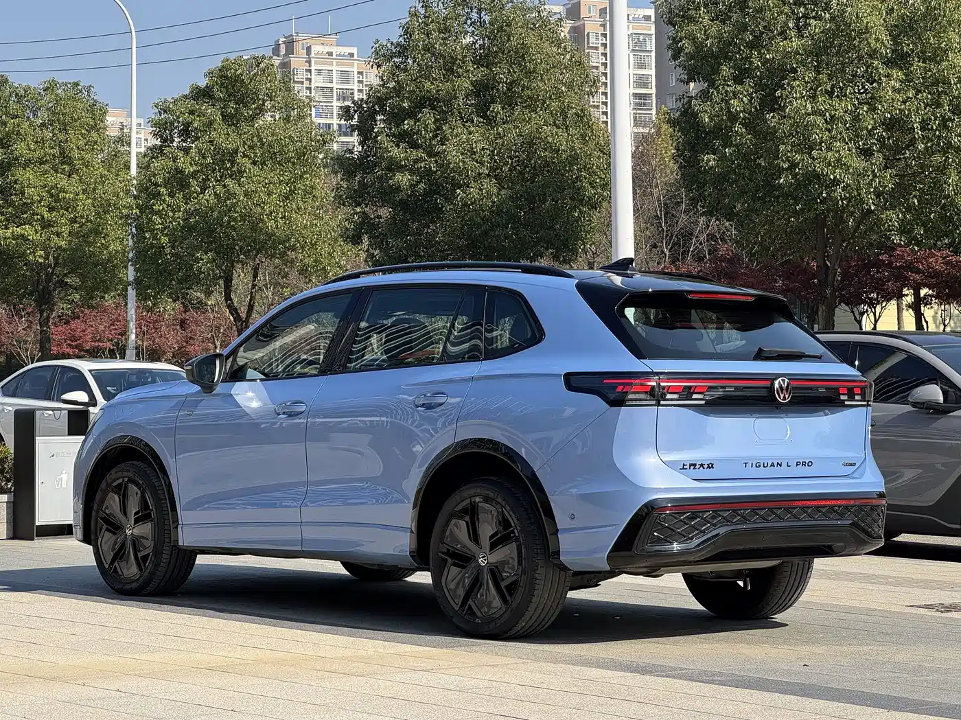 Volkswagen Tiguan L 2024 PRO 380TSI 4WD R-Line Premium Edition фото 6