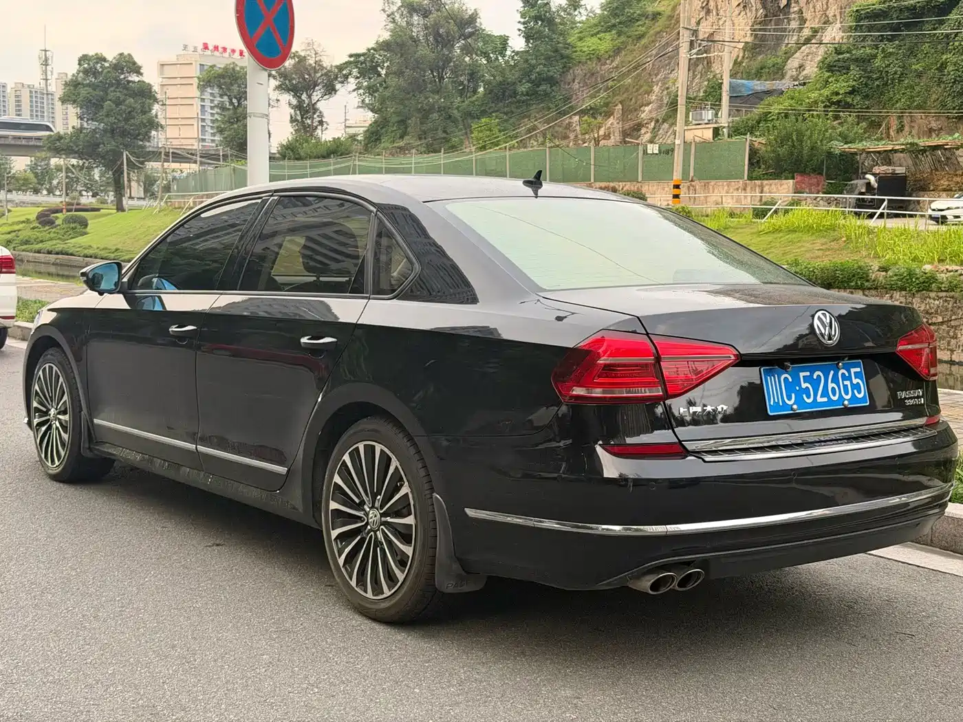 Photo 9 - Volkswagen Passat