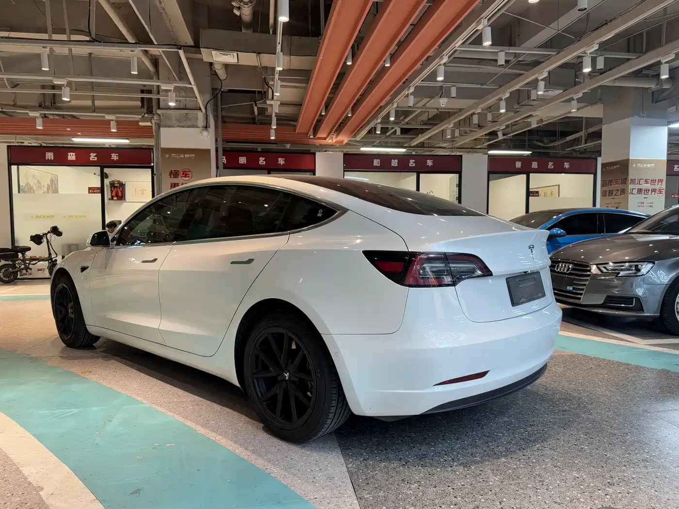 TESLA MODEL 3