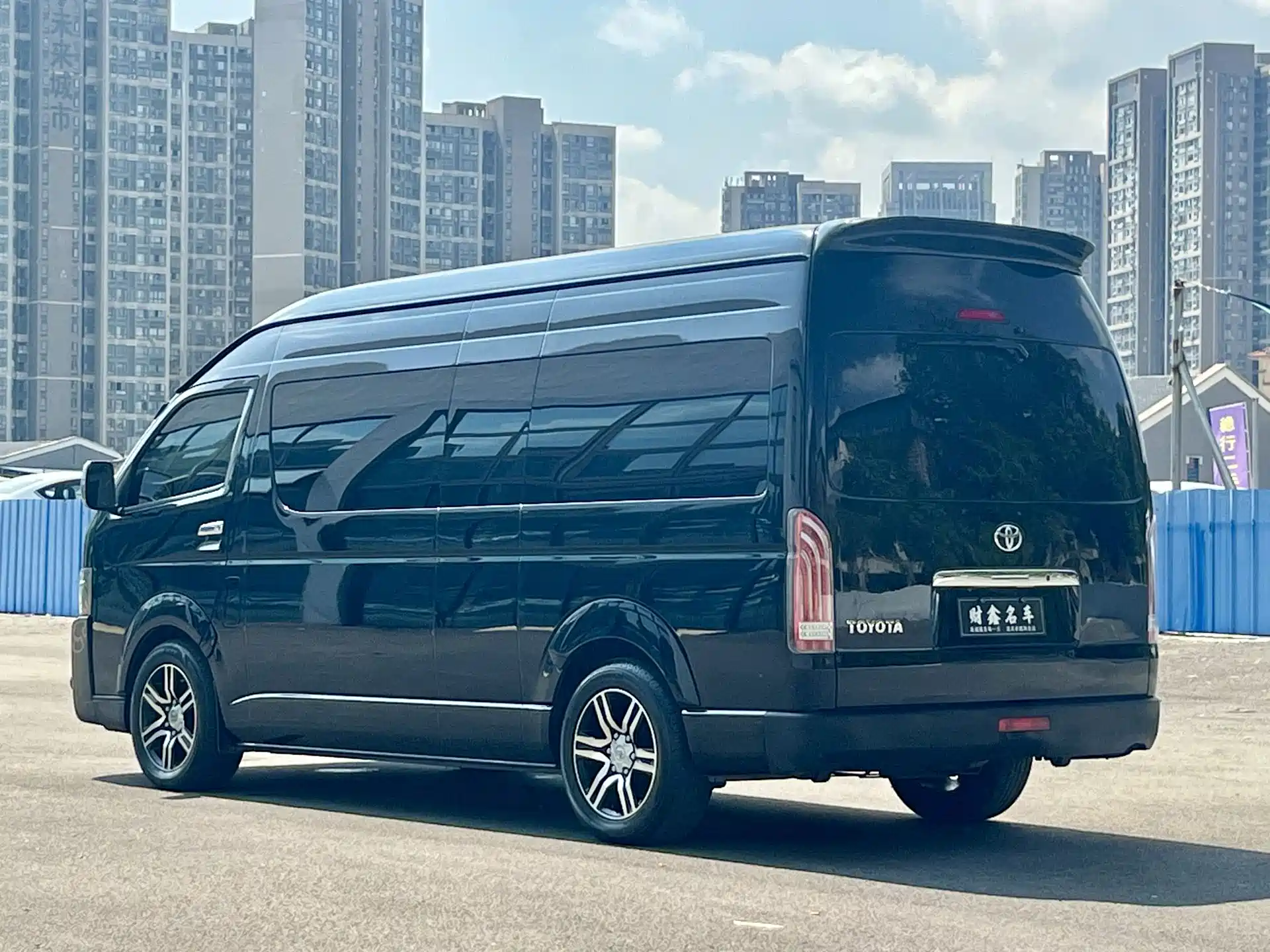 Фото 13 - Toyota HIACE