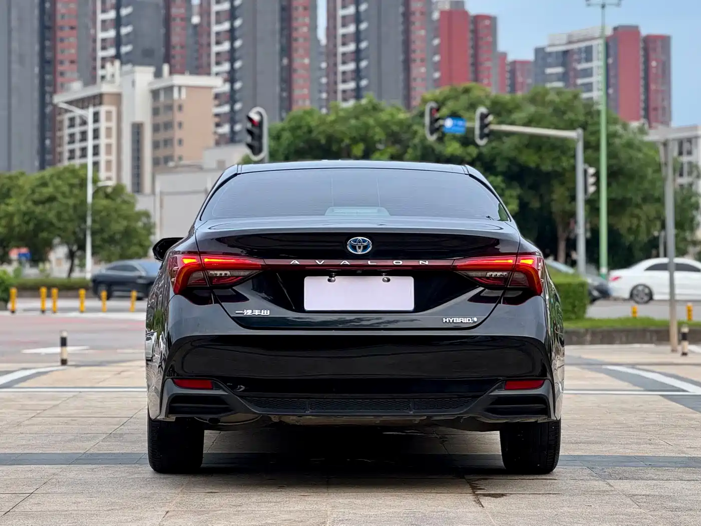 Toyota Avalon 2019 Hybrid 2.5L Luxury Edition China V фото 11
