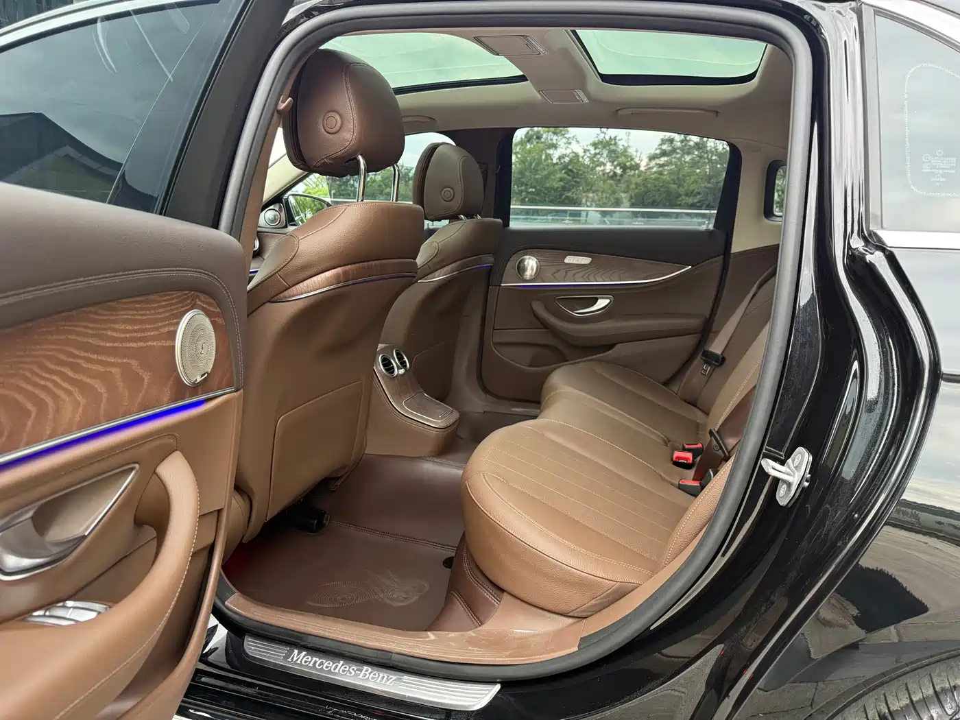 Mercedes-Benz E-Class 2022 E 300 L Fashion фото 6