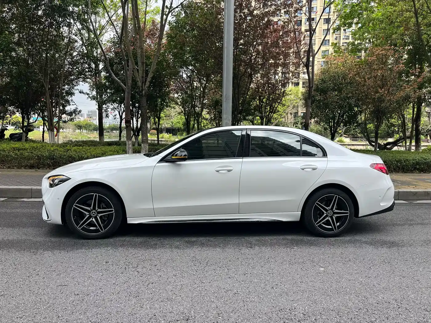 Mercedes-Benz C-Class 2024 C 260 L Night Edition Sport фото 4