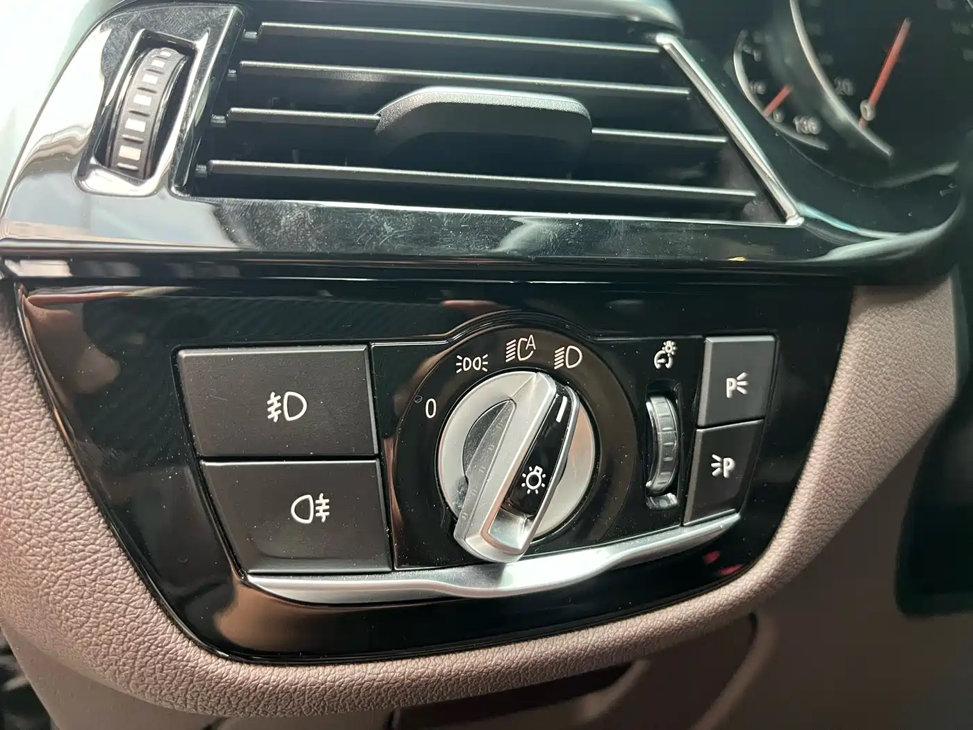 BMW 5 Series 2018 Facelift 530Li Leading Luxury Package фото 18