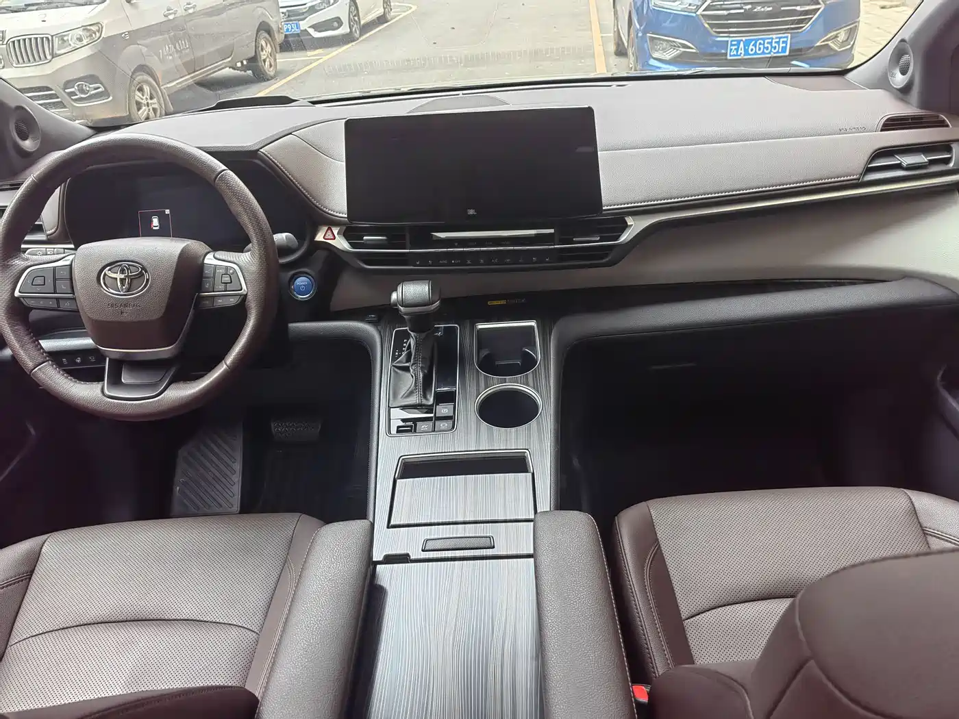 Toyota Granvia 2023 2.5L Hybrid Flagship VIP Edition фото 11