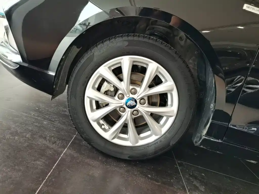 Фото 23 - Roewe i5