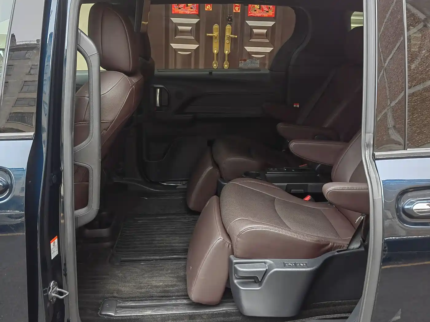Toyota Granvia 2023 2.5L Hybrid Flagship VIP Edition фото 12