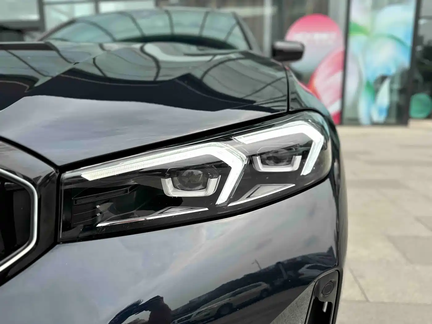 BMW 3 Series 2025 330i M Sport Night Edition фото 8