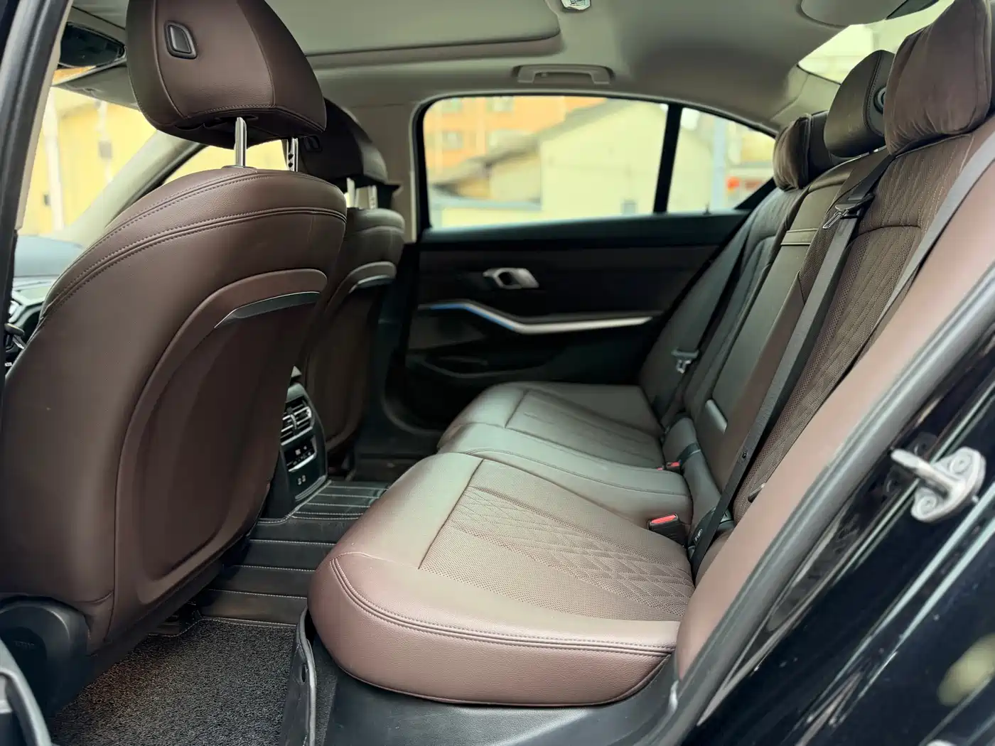 BMW 3 Series 2023 325Li M Sport Package фото 9