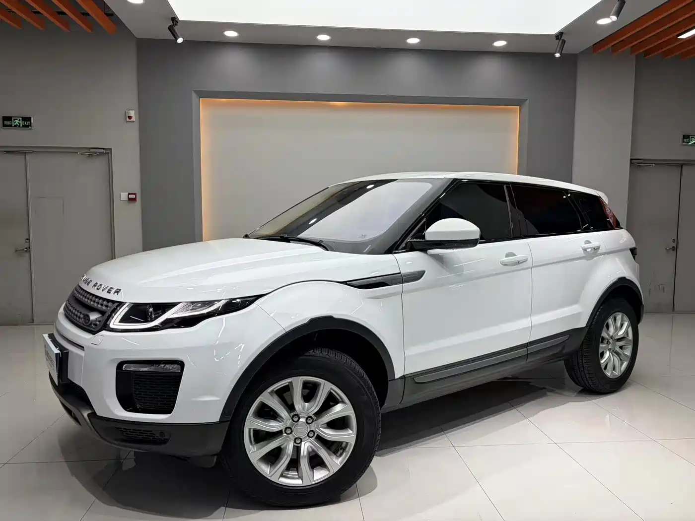 Land Rover Range Rover Evoque 2018 240PS PURE Trend